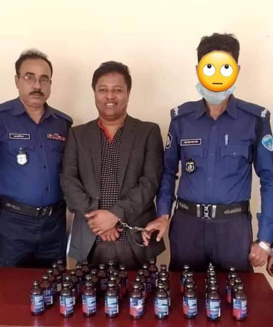 AlAmin7012's tweet photo. হাসি দেখে মনে হচ্ছে সুন্দরবনের খাঁটি "মধু" সহ ধরা পড়ছে? 🙄🤔☺️😊 https://t.co/zCSFTRi0sH