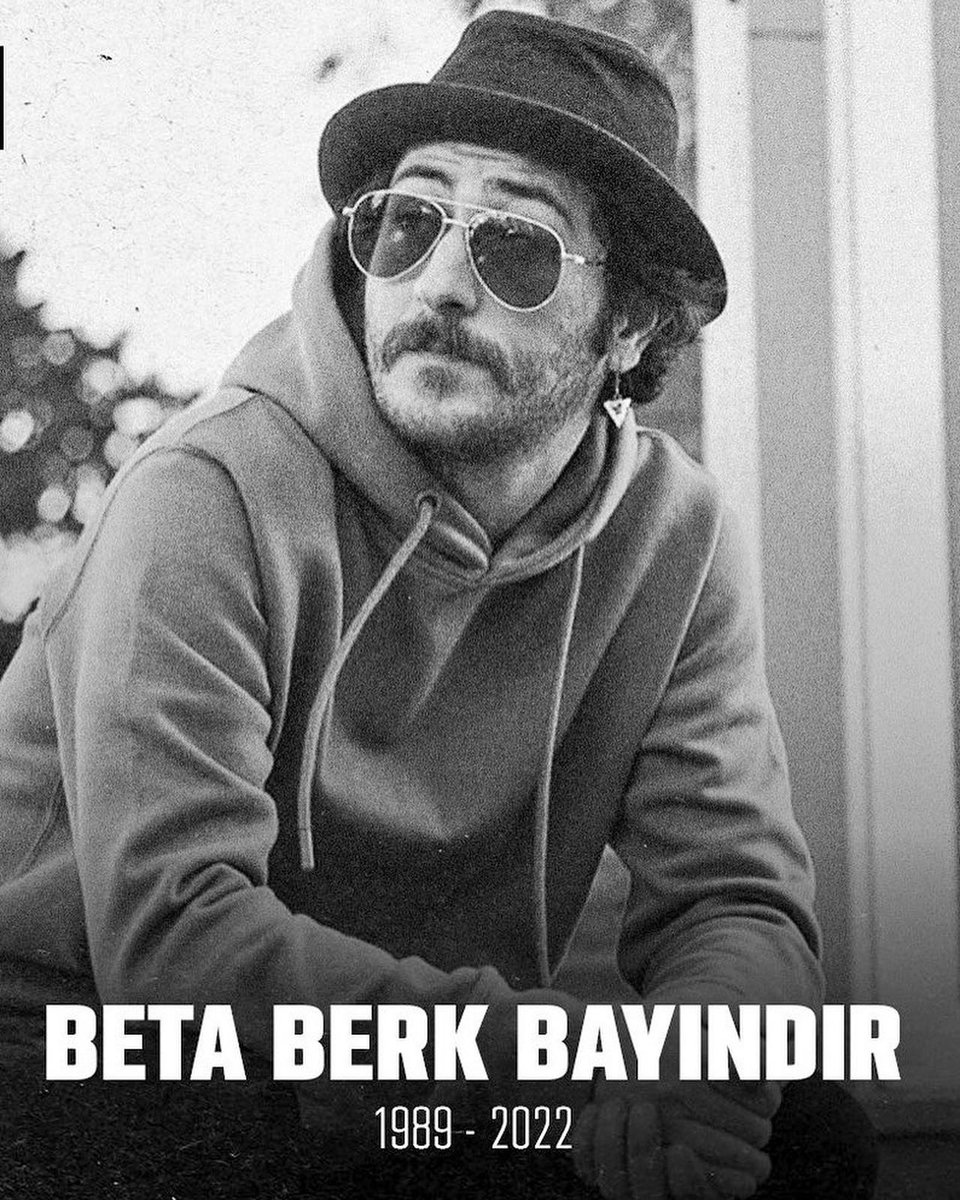 SahanSengul's tweet photo. çok üzgünüm
2009 yılında bu fotoğrafla tanışmıştık
sonrasında sayısız konserde beraberdik
piyasanın en eğlenceli karakteriydi ve esprileri, zekasıyla çağın ötesinde biriydi
şarkılarla göçtün aramızdan

seni tanıdığım için şanslıyım güzel insan
mekanın cennet olsun Beta ♾ #3B https://t.co/Inwz8wcbnE