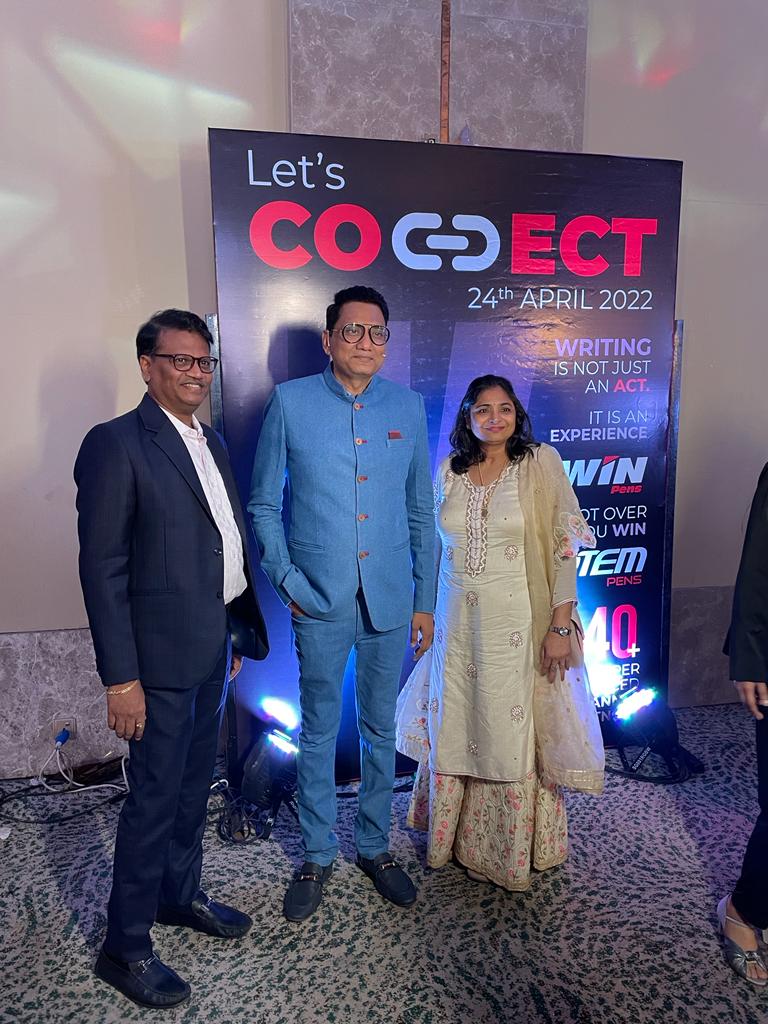 Ujjwal_Patni's tweet photo. Dr @Ujjwal_Patni addressed National Distributors Meet of @winpensindia - Leading pen manufacturer of India on Sunday, 24th April in #Kolkata.
It was a highly inspirational #business talk on "How to achieve multi-X sales" attended by top distributors of #Winpens. https://t.co/mdzettSl6x