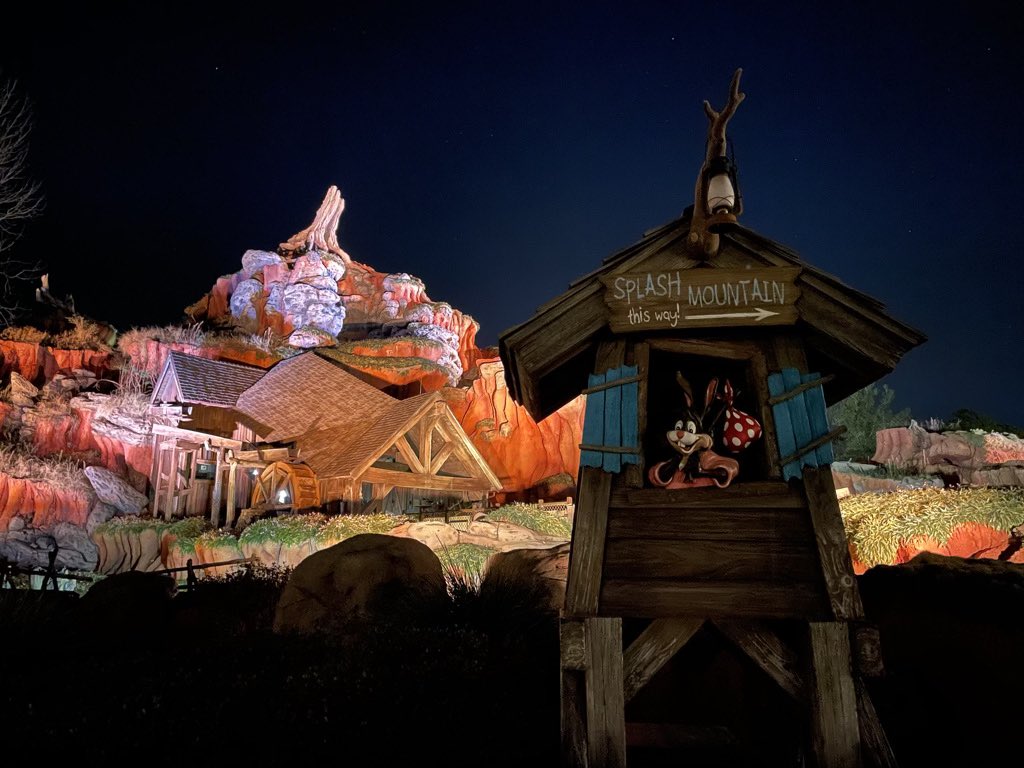 DesignsMNST's tweet image. Mondays are for the mountains! If you’re a fan of the Disney Mountains check out the newest tee we dropped this morning 😀⛰ All profits go to GKTW. mnstdesigns.com/index.php/prod… #WaltDisneyWorld #disneyworld #MagicKingdom #DisneyMerchAlert