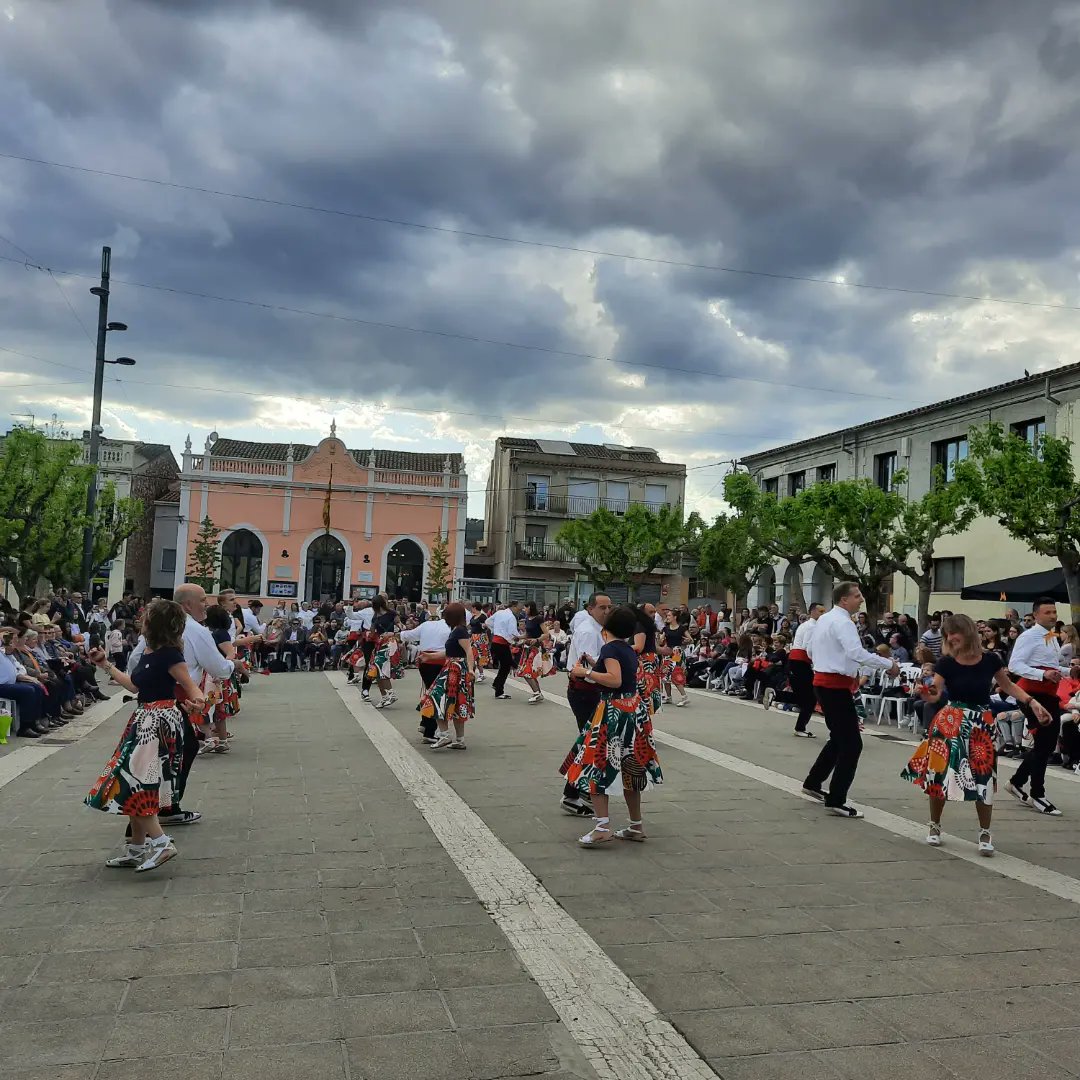 Ball de Plaça 2021. Una bona tarda amb bona cultura!!
@ElCoroSentmenat 
<a href="/gegantsentmenat/">Gegants Sentmenat</a>