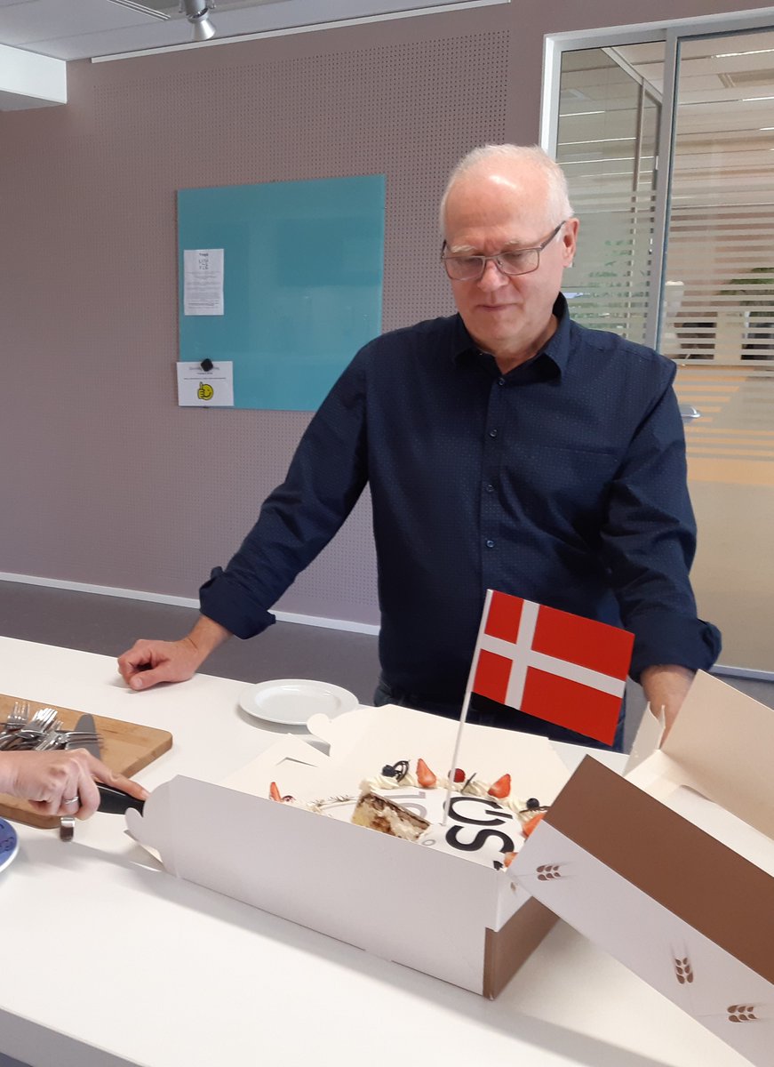OS2 (find os på LinkedIn) (@os2offdig) on Twitter photo Vi har sagt tak til de skiftende kommune i dag - med kage. Her er det digitalisering i Ballerup Kommune med <a href="/KjellerupJens/">@jensk@mstdn.dk</a> Vi har sagt tak til de skiftende kommune i dag - med kage. Her er det digitalisering i Ballerup Kommune med <a href="/KjellerupJens/">@jensk@mstdn.dk</a>