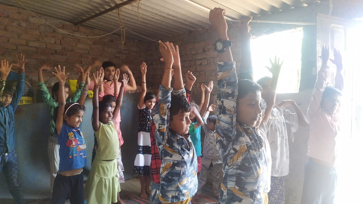 saarthik2's tweet photo. Another day of the Reach and Teach project.

Little #Saarthians start their day by doing some yoga. Can you see the joy of learning on their faces?

#saarthifoundation #k2groupindia #mohitbansal #saarthi #ReachandTeach #littlesaarthi https://t.co/CoIiXjO8Or