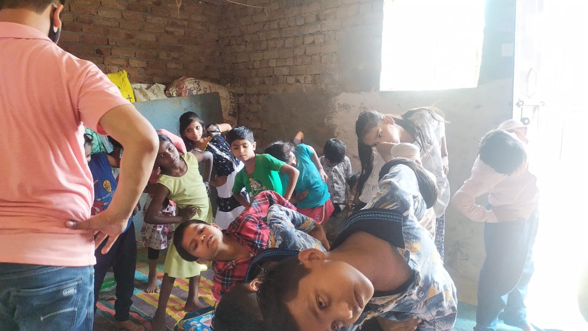 saarthik2's tweet photo. Another day of the Reach and Teach project.

Little #Saarthians start their day by doing some yoga. Can you see the joy of learning on their faces?

#saarthifoundation #k2groupindia #mohitbansal #saarthi #ReachandTeach #littlesaarthi https://t.co/CoIiXjO8Or