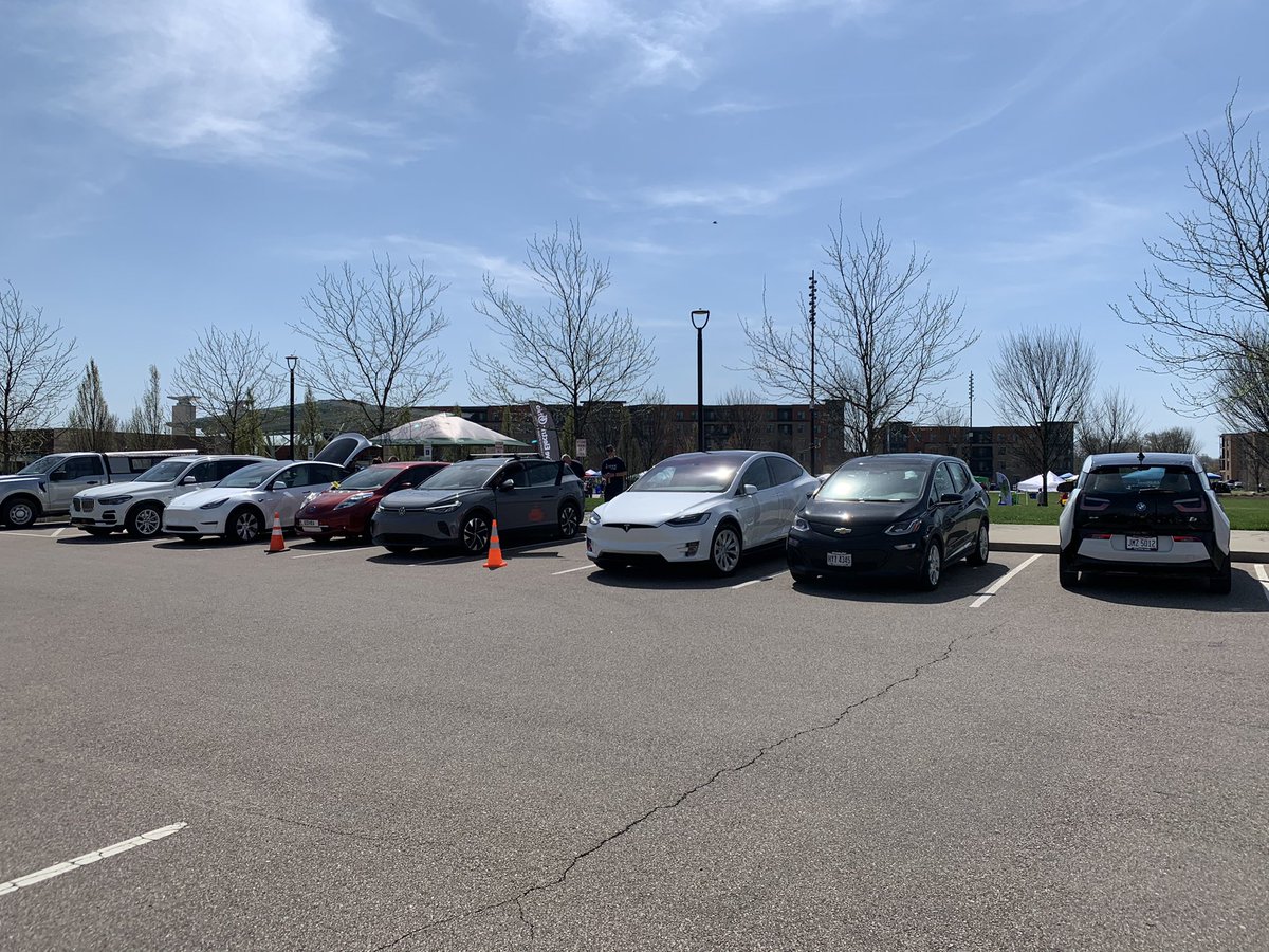 CleanFuelsOhio's tweet photo. We had an amazing weekend celebrating Earth Day with @DriveElectricOH! It was great talking to communities in Columbus and Cincinnati about the many benefits of #EVs. To see a list of upcoming events like these, visit: https://t.co/70NIExdFoP #CleanFuelsRule https://t.co/DtFvUlFBP7
