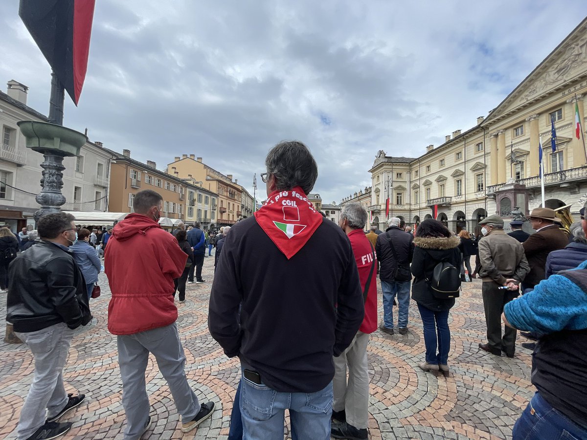 cgilaosta's tweet photo. Che buon profumo ha la libertà 
#25aprile2022 #25AprileSempre #oraesempreresistenza #BellaCiao #anpi #cgil #valledaosta #vda #Aosta 
@ANPIVdA @cgilnazionale @collettiva_news  @Anpinazionale https://t.co/3h1VTge6Px