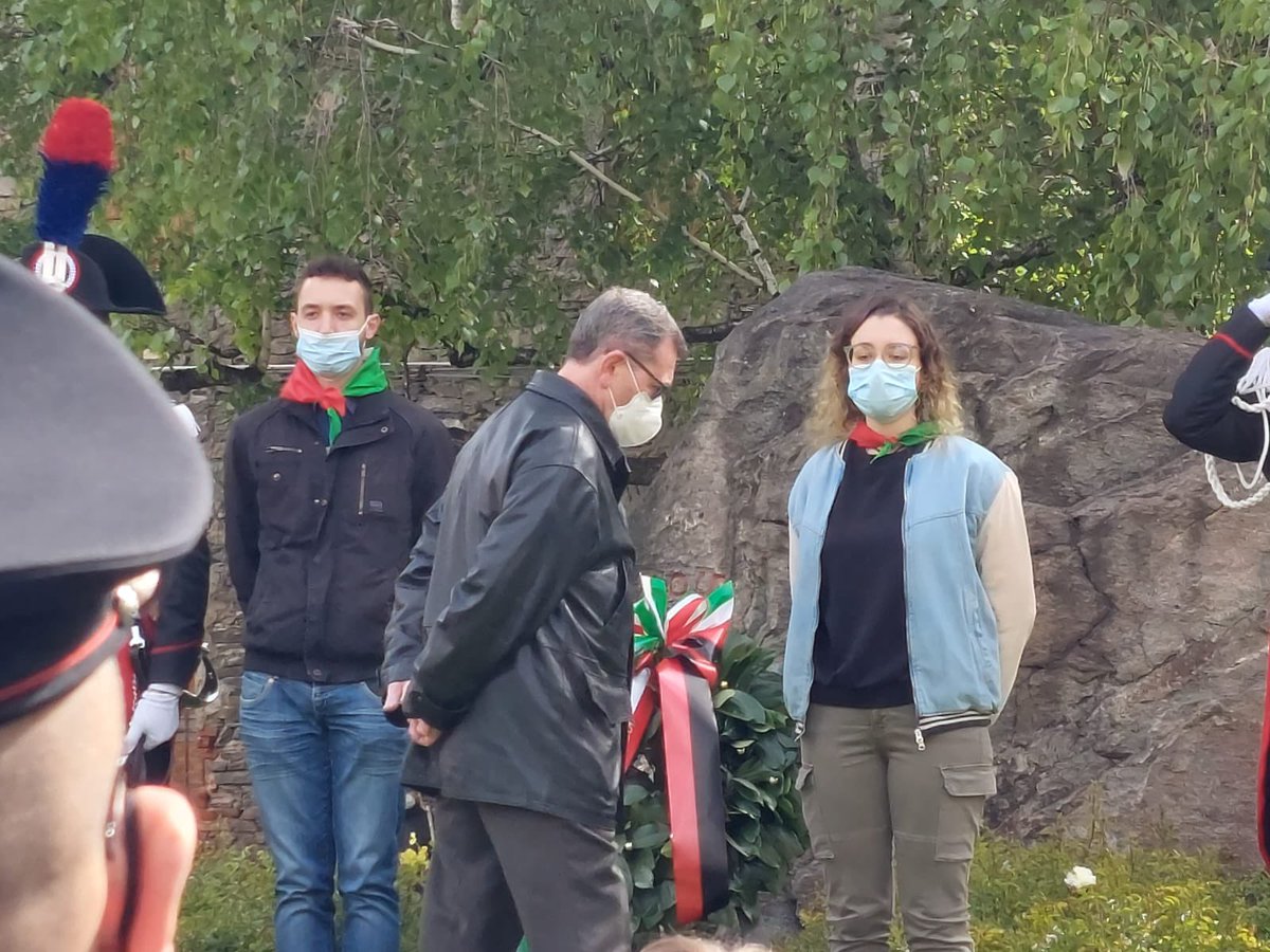 cgilaosta's tweet photo. Che buon profumo ha la libertà 
#25aprile2022 #25AprileSempre #oraesempreresistenza #BellaCiao #anpi #cgil #valledaosta #vda #Aosta 
@ANPIVdA @cgilnazionale @collettiva_news  @Anpinazionale https://t.co/3h1VTge6Px