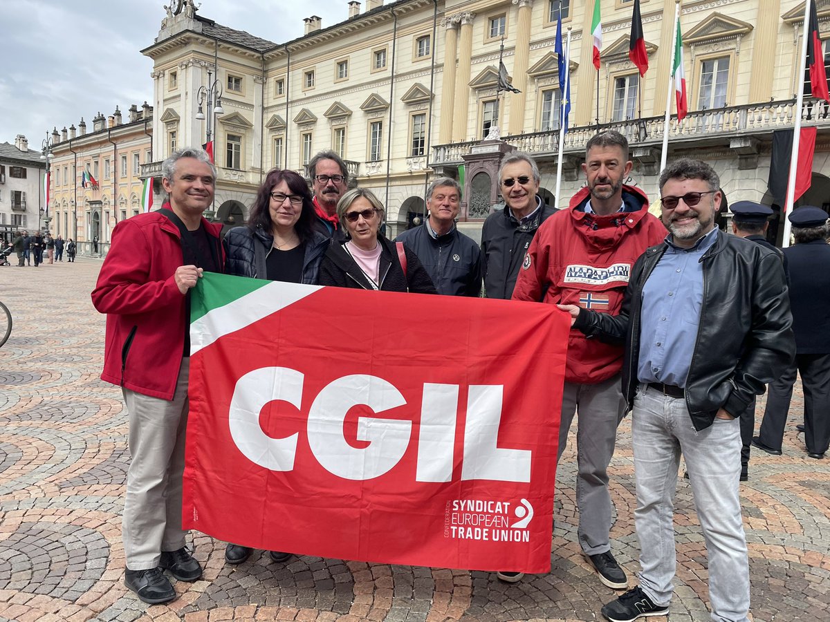cgilaosta's tweet photo. Che buon profumo ha la libertà 
#25aprile2022 #25AprileSempre #oraesempreresistenza #BellaCiao #anpi #cgil #valledaosta #vda #Aosta 
@ANPIVdA @cgilnazionale @collettiva_news  @Anpinazionale https://t.co/3h1VTge6Px