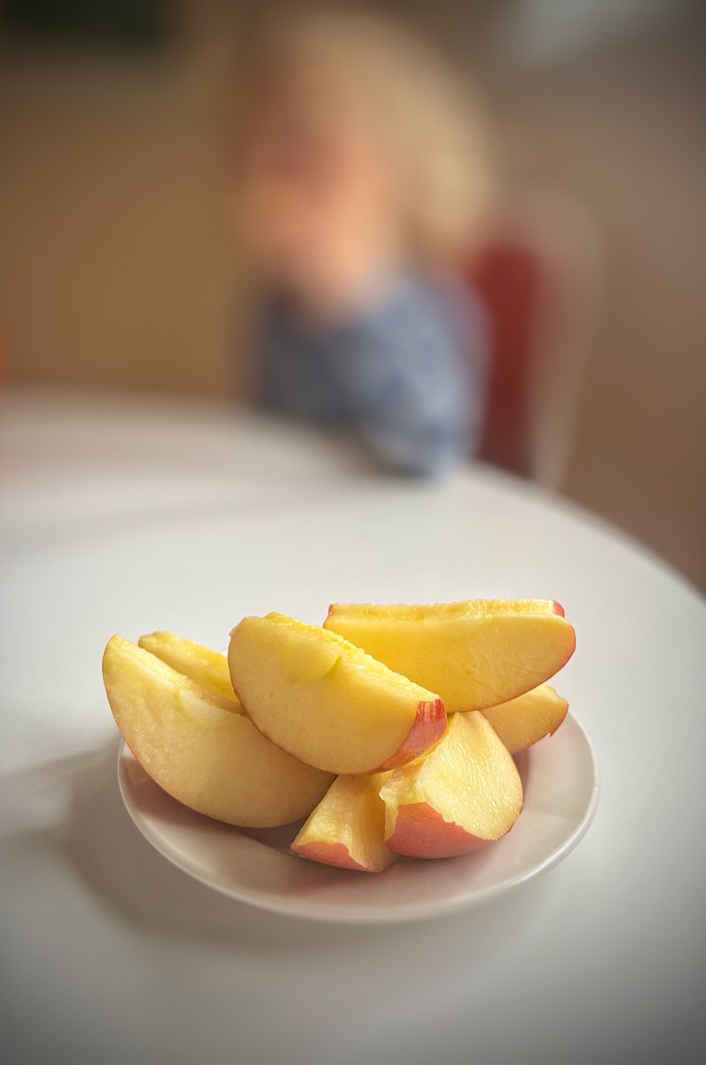 Anyone else try these Cosmic Crisp apples? Seems like they’re trying to ride the honeycrisp train. #breakfast #apples #honeycrisp