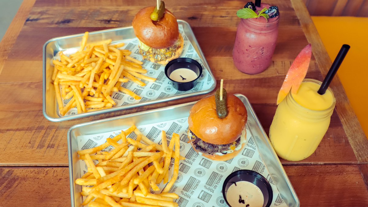 SHBurgers's tweet photo. منشن صديقك اللي بتعزمه الليله في ستيك هاوس برجرز https://t.co/M1V0PCumtv