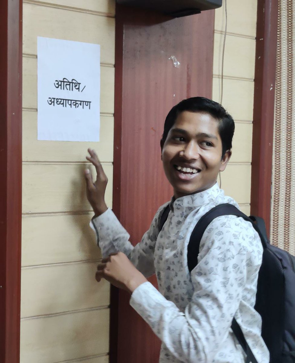 AshutoshMandavi's tweet photo. कल दिनांक 26 अप्रैल कुशाभाऊ ठाकरे पत्रकारिता एवं जनसंचार विश्वविद्यालय में #राष्ट्रीय_जनसंपर्क_दिवस (21 अप्रैल) के निमित्त होने वाले कार्यक्रम की तैयारी में जुटे #जनसंपर्क_एवं_विज्ञापन_अध्ययन_विभाग के  समस्त विद्यार्थीगण।
#ktujm https://t.co/NbFriH0Y7f