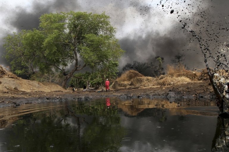 NakabuyeHildaF's tweet photo. Explosion of an oil refinery in Nigeria left 100 dead and water bodies poisoned. 👇

We don't want to walk the same path with the #EACOP. 

We know the truth that it's not safe until it's stopped. #StopEACOP https://t.co/b6U5Bi6mPG