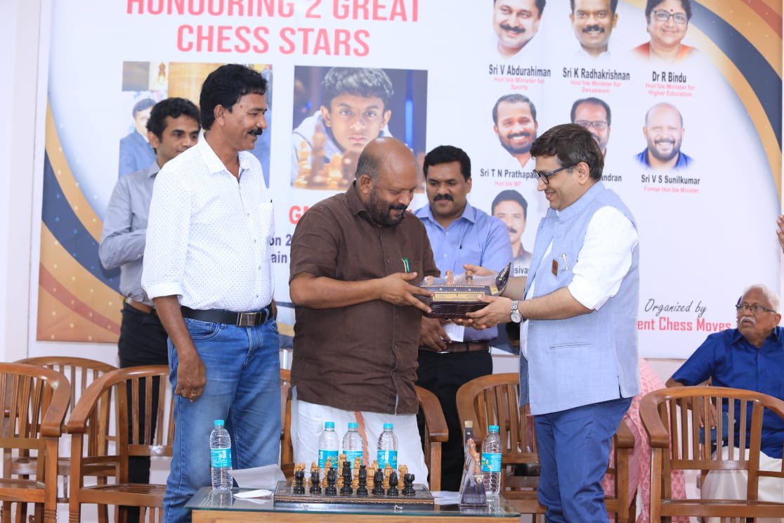 chessgmkunte's tweet image. Truly humbled by this honour !! Thank You #OrientChessMoves for honouring me with the Chess Prathibha Aadaram. 
It&apos;s a pleasure to receive an award from K Radhakrishnan-Hon’ble Min. for #Devaswom &amp;amp; it was a great experience to meet Mr. Sunil Kumar former Agri. Min., #KeralaGovt.