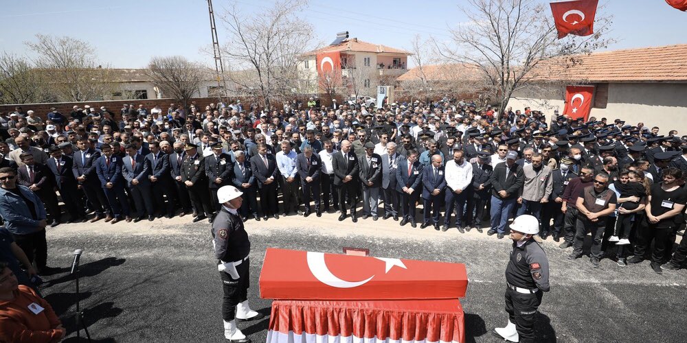 genelgundem's tweet photo. Şehit polis, Yozgat'ta son yolculuğa uğurlandı
🔗 https://t.co/mODIXai7Rr #şehitpolis #zafermat #yozgat https://t.co/QK5xtdR1bk