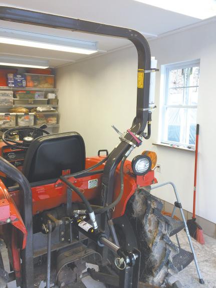 FarmShow's tweet photo. Bill Medley designed an independent hydraulic top link that doesn’t need auxiliary power of any kind. Replumbing a tractor for auxiliary power can cost thousands of dollars. #hydraulic #pump #toplink #tractor https://t.co/9YZJKzx0yQ https://t.co/UIyuTQKNf9