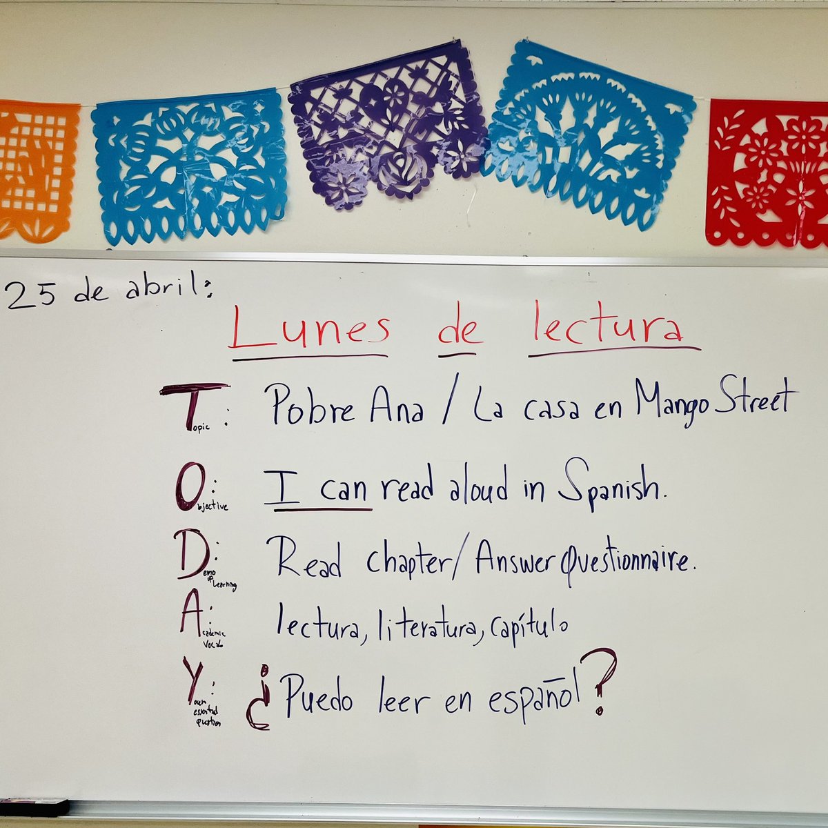 profeaceroh's tweet photo. T.O.D.A.Y. is going to be an amazing #reading day. I’m so proud of my #estudiantes as they finish reading their first novel #enespañol 🙌🏼 #cardwellprep #myirvingisd #cardwellstrong #eagles #irvingisd #lunesdelectura #sisepuede #conganas https://t.co/B0vnr4Ny58