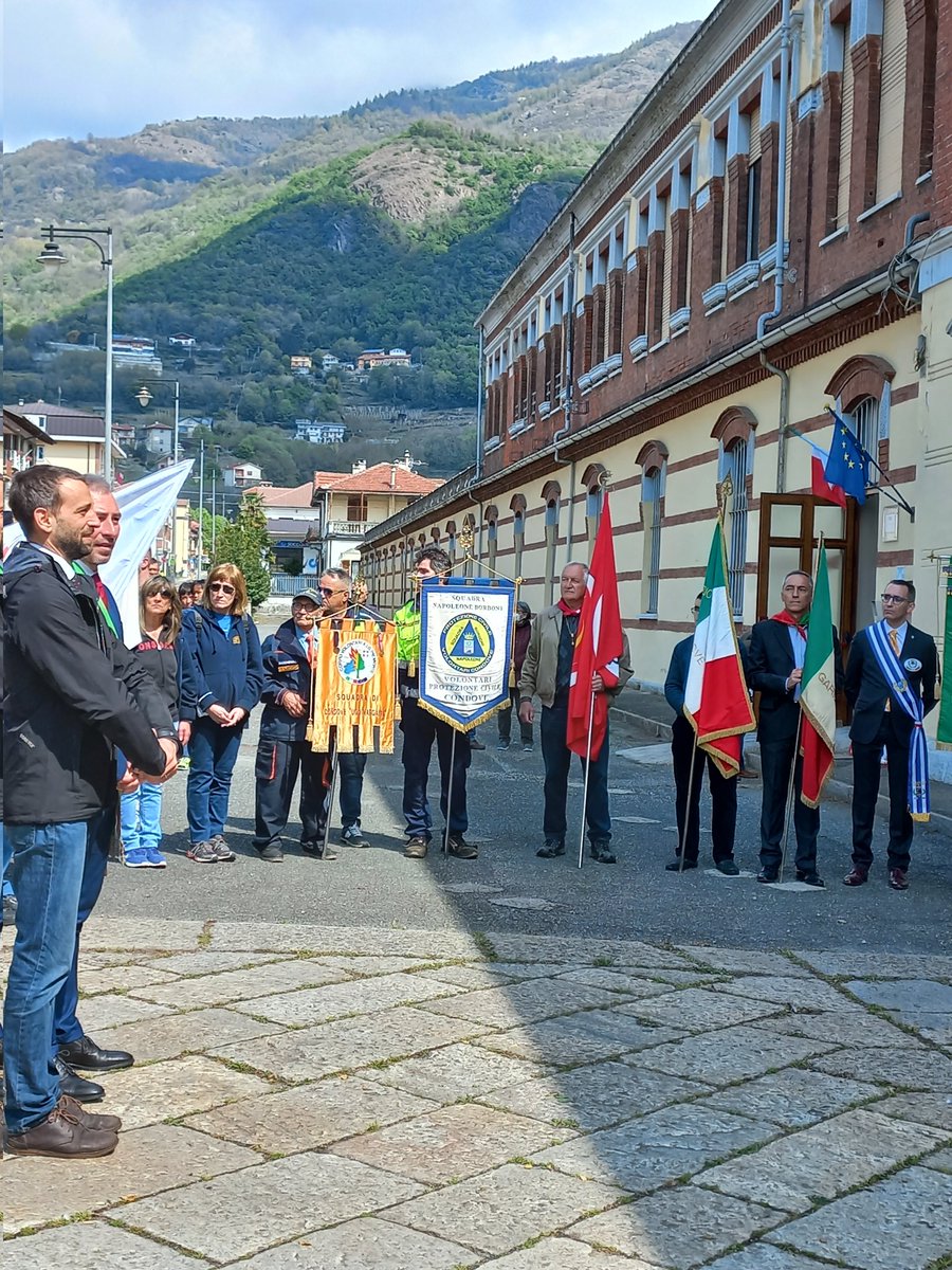 CittaMetroTO's tweet photo. Anche il @crpiemonte con il vicepresidente @DanieleValle3 e @twitorino con @fogliettachiara oggi a #Condove per la consegna della medaglia d'oro 🏅 al valor civile
Il sindaco @JacopoSuppo
l'ha appuntata insieme all'ultimo partigiano
#25aprile #resistenza #Liberazione https://t.co/K61g5sKZZx