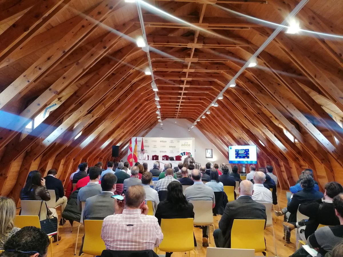 tordesillasoli1's tweet photo. 👥 Acudimos a la jornada de trabajo organizada por la @Dip_Va y @ClusterAeice en el edificio de la Granja de Valladolid, con el objetivo de conocer la aplicación de los Fondos Europeos #NextGeneratio para inversiones en Tordesillas y su comarca. Con Veronica Gil y José Luis Rojo. https://t.co/3XSbgYMuZV