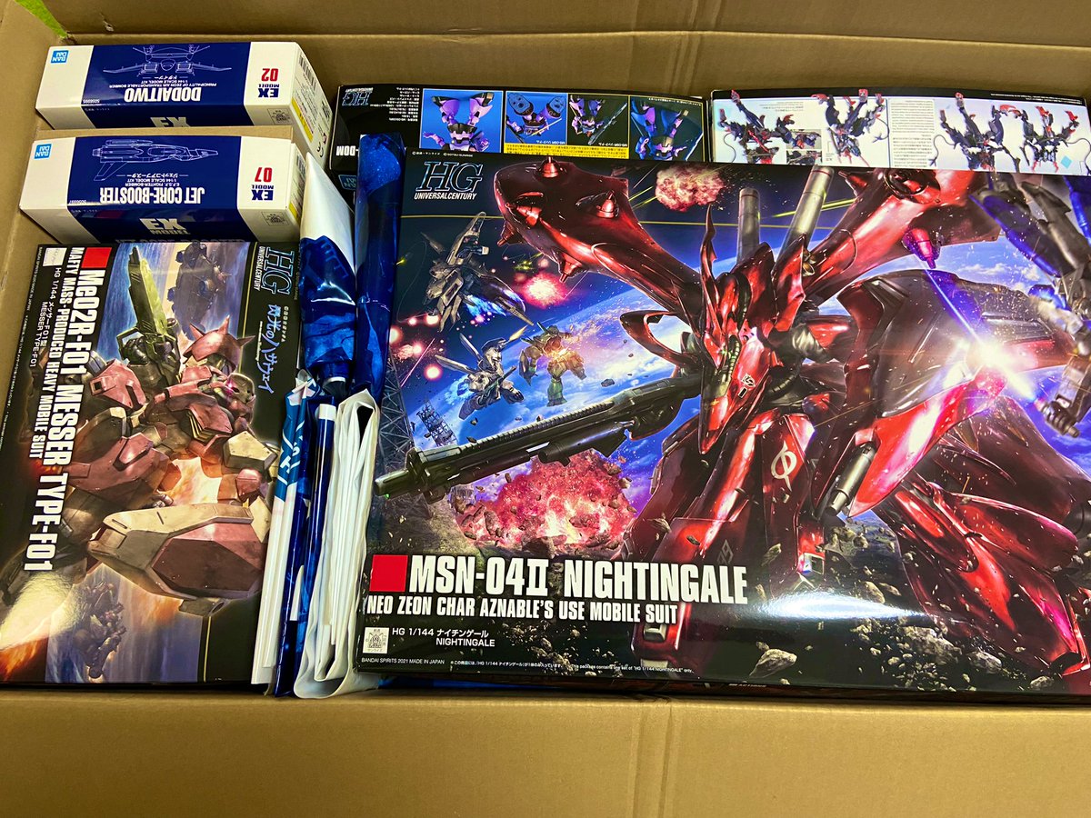 belle3937's tweet photo. ガンダムベース東京が家から徒歩圏という理由で可愛い弟（16歳下）に頼まれて買いに行ったガンダムたち。
溜まってきたから実家に送りつける
160サイズにシンデレラフィットで良き♡
29日の抽選当たったからまた何かしら増えるんだけどね…
喜んでくれるから姉ちゃん頑張って買いに行きますわ(´；ω；`) https://t.co/yrxQfuwv7U