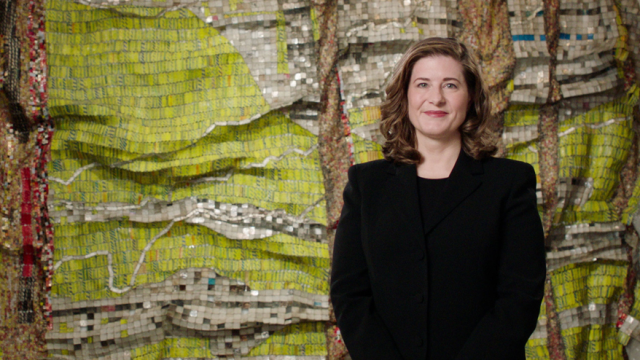 In “Lines That Link Humanity,” Ghanaian artist #ElAnatsui’s use of recycled bottle tops speaks to modern day issues like sustainability. #EarthDay Learn more with the <a href="/ncartmuseum/">North Carolina Museum of Art</a> and #BofAMasterpieceMoment. bit.ly/39hbHzJ