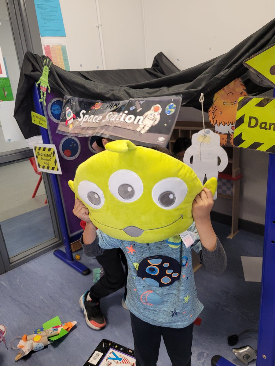 "I'm an alien 👽  hehe" our new station in playrota! #aistear