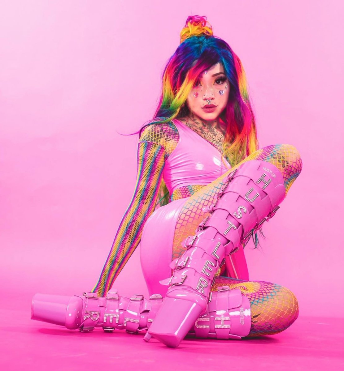 manicpanicnyc's tweet photo. Wait, you don't have an incredible rainbow wig made by Mykey?! π You need one!!! π€©
(IG: 50shadesofpink )
#manicpanicnyc #manicpanicpro #manicpanic #rainbow #rainbowhair #rainbowhairdye #rainbowwig #mykey #unicornmanes #longhair #longwig #vegan https://t.co/YlhCcqA7fQ