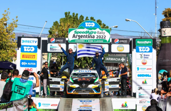 MotorMarioCom's tweet photo. 🇦🇷RALLY ARGENTINA 2022: Victoria uruguaya en la RC5 y del local Ligato en la General. Comentario:
▶️https://t.co/dU3nec1RvF
Gran actuación del equipo Gianni Motorsport con los Clio.
@rallyuruguayo @rallyargentina @RallyenUruguay #giannimotorsport #Fialho @RenaultUy @marcosligato https://t.co/46KBdgxrBK