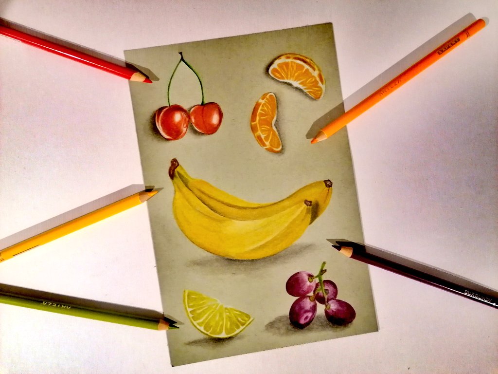 I miss drawing realistic fruit 🍓

What fruit shall I try next? 🍌