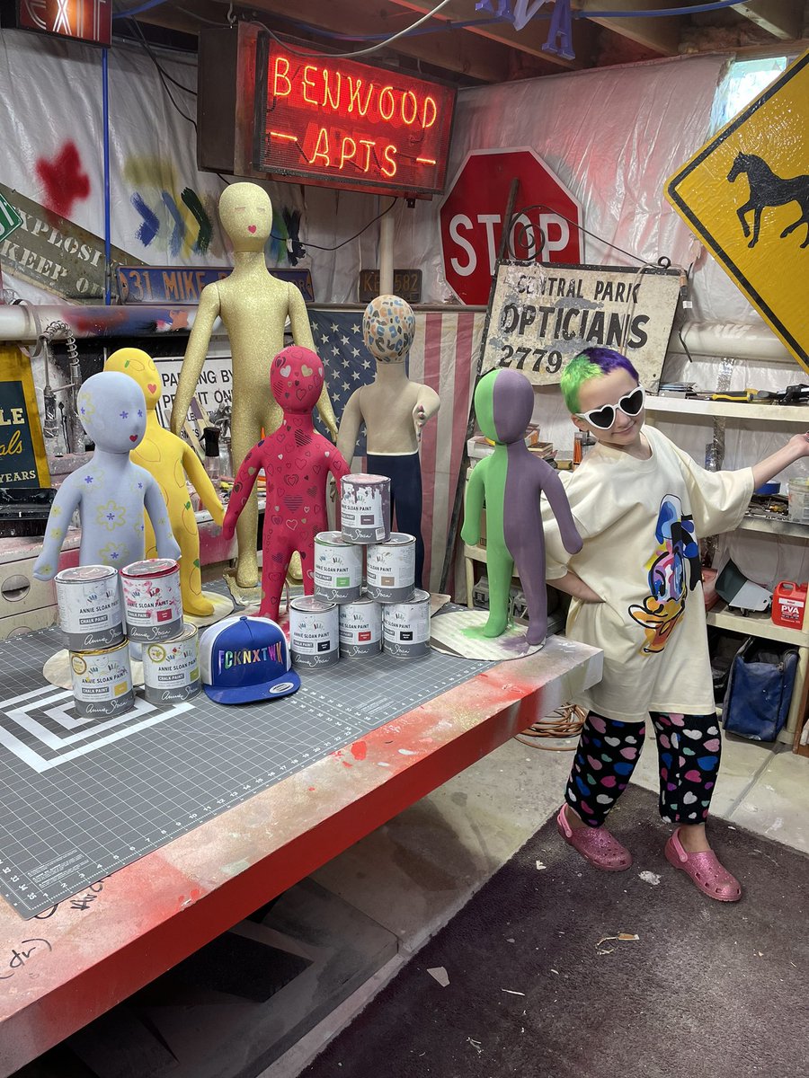 pure_paint_life's tweet photo. For us this project is by far our favorite. When @WESTSIDEGUNN asked us to design mannequins for his MęrçH, we knew we had to step our game up 🌹🌹🌹 #godisthegreatest #buyartnotcocine #buffalokids #lisis #055 #flygodisanawesomegod https://t.co/L2VvosPHJm