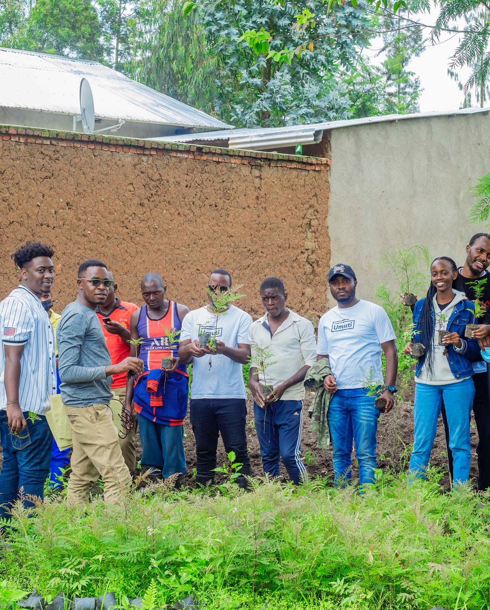 UMUTI_RW's tweet photo. As part of the earth day celebration, we joined hands with our umuti centre community to do Umuganda (community work). https://t.co/WdN2qIRdM4