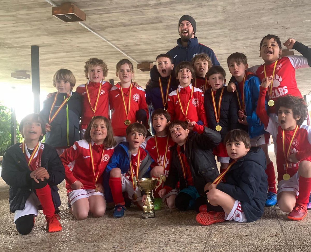 AAS G1&amp;G2 team won the Bronze League this weekend ⚽️💪 #GOBEARS #proud