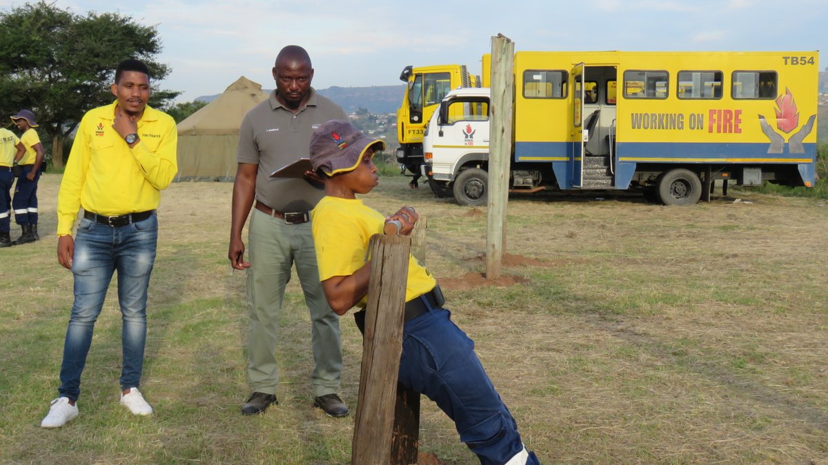 wo_fire's tweet photo. Group B of #WOF_KZN Yellow Card Training Assessment: Firefighters were assessed on their fitness today. These included the 2,4km run, 40 sit-ups, push-ups & 10 pull-ups. A firewall is a simulation to acclimatise firefighters to the heat & smoke in the fire line.
#FireReadiness https://t.co/b9RgZwI3dR