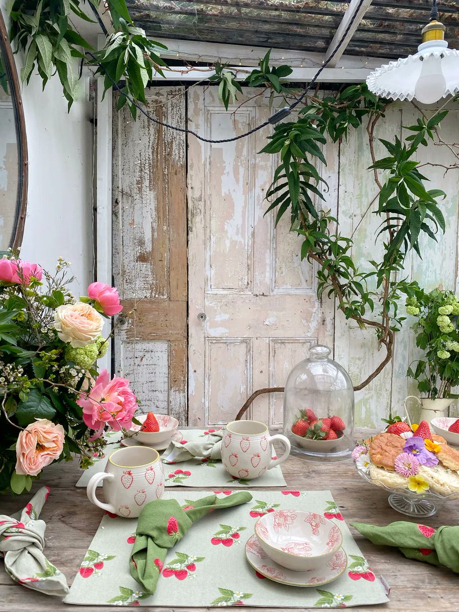 Our new Strawberries collection certainly serves up Summer 🍓 buff.ly/3xAhNFx
📷 deecampling (IG)