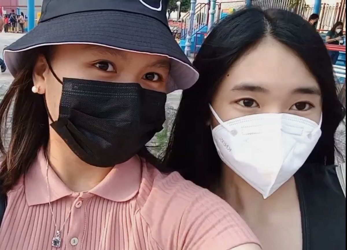duowriterz's tweet photo. hi po this is my first post sa acc qoqbqjbj, mask buddies daw kami.
— nics

#StrayKids #StaySelcaDay #SSD #SKZ @Stray_Kids https://t.co/QnniDvXuu6