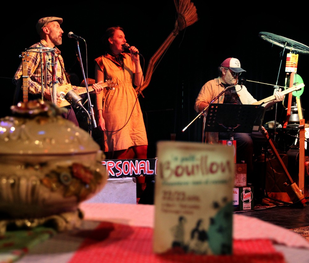 JDIzambard's tweet photo. Petit retour sur le concert de #Personalbox lors du Festival #LePetitBouillon ! à Niort organisé par #LaPartBelleCompagnie.
C'était topissime ! Une ambiance bohème, que des bonnes ondes et une décontraction totale : tout ce que j'aime.
Merci pour tout ! https://t.co/dh5QWtWr4R