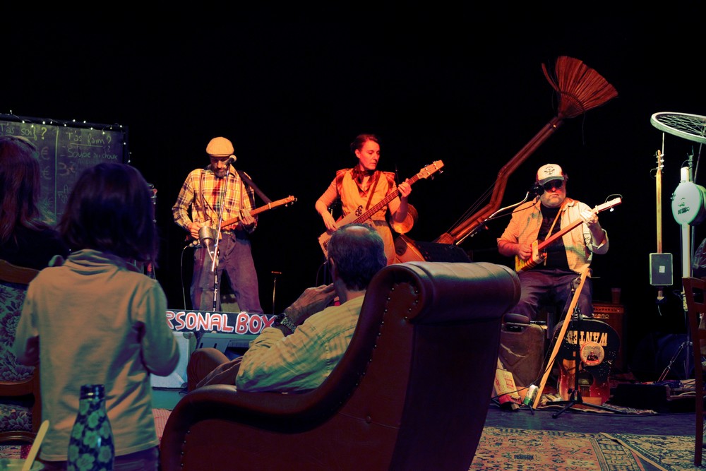 JDIzambard's tweet photo. Petit retour sur le concert de #Personalbox lors du Festival #LePetitBouillon ! à Niort organisé par #LaPartBelleCompagnie.
C'était topissime ! Une ambiance bohème, que des bonnes ondes et une décontraction totale : tout ce que j'aime.
Merci pour tout ! https://t.co/dh5QWtWr4R