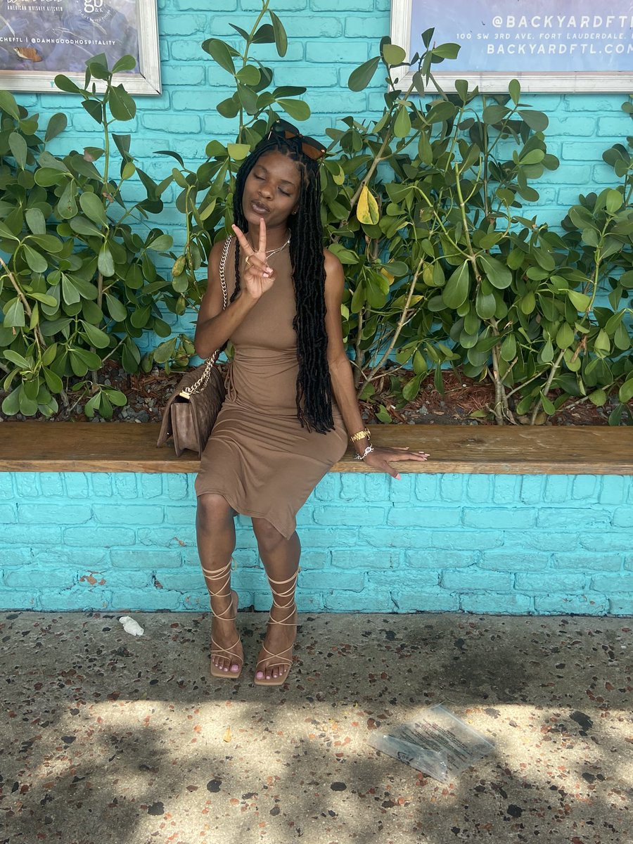_ForeverDesi's tweet photo. Melanin 🍫✨ https://t.co/1j11osHcA6
