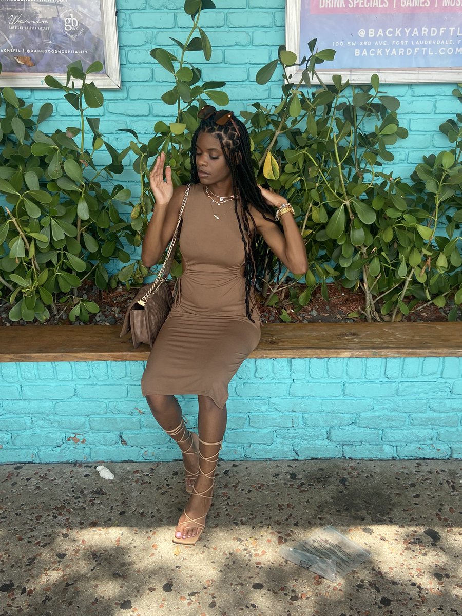 _ForeverDesi's tweet photo. Melanin 🍫✨ https://t.co/1j11osHcA6