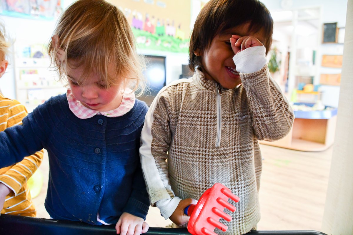 StEdsPrePrep's tweet image. Little Oaks have been busy this morning, learning about seeds and getting the chance to do some planting themselves. As their pots slowly come to life, pupils will be learning all about the natural world, growth and how to look after plants and flowers! 🌱