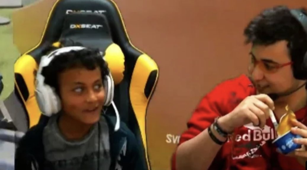 Zack_Nani's tweet photo. Y’a 6 ans j’ai du 1v1 un petit sans le savoir, 6 ans et un régime a l’hormone de croissance plus tard je dois faire une revanche contre lui… Gota aime trop m’envoyer au mitard https://t.co/c2TykwrVmJ