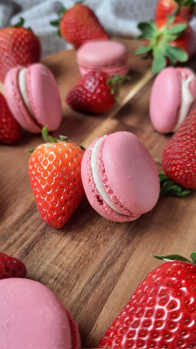 JonathanChefYPC's tweet photo. 🇨🇵 💐Primavera Parigina ❤🍓

#macarons #macaronstagram #red #rosso #fragola #strawberry #luxury #luxurylifestyle #love #loveislove #primavera #spring #milano #Venezia #pais #parigi #chefadomicilio #personalcheflife #yourpersonalchef #gamberorosso #foodphotography #foodporn https://t.co/nT9Y1Vvmhz
