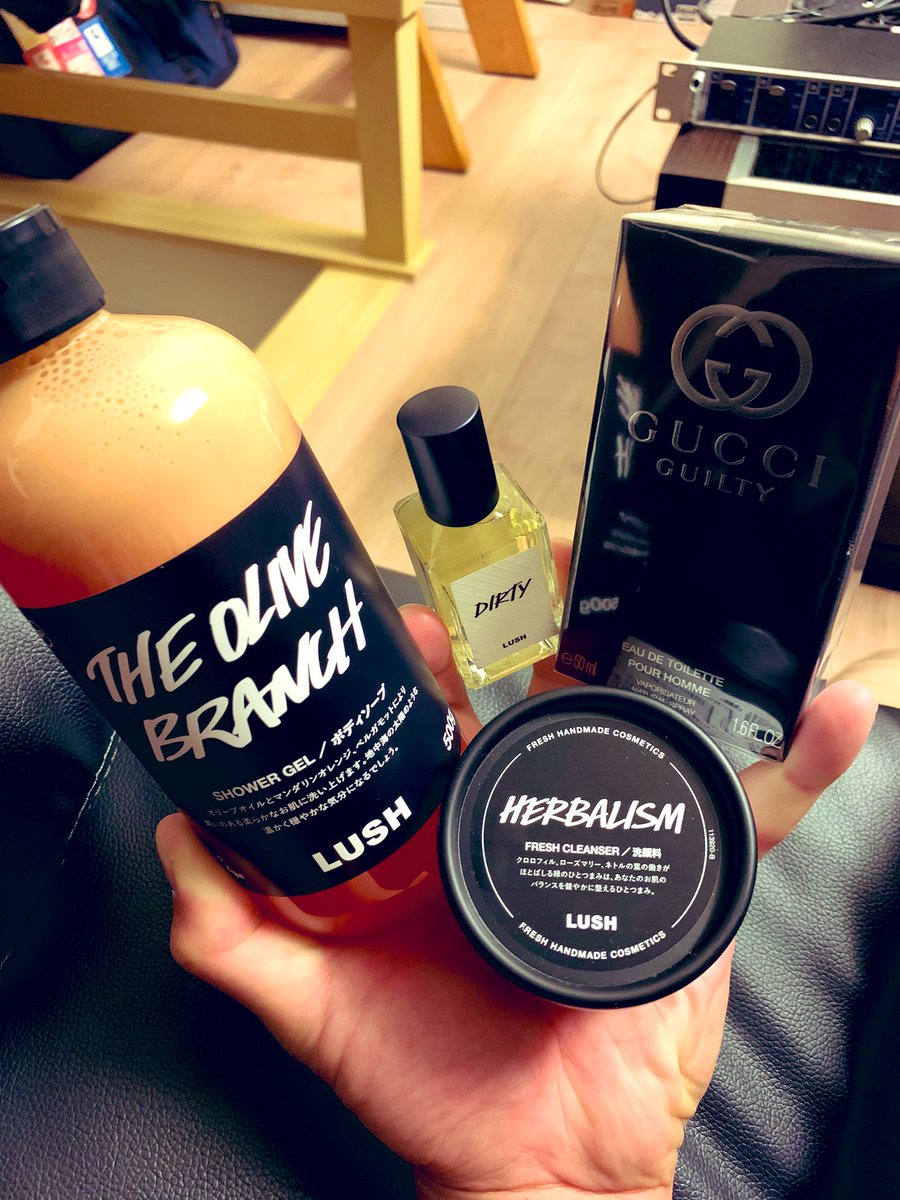 H1D3T0k3y's tweet photo. #indiacurry #starbucks #lush #gucci #luvubro https://t.co/p77RaFnEjd