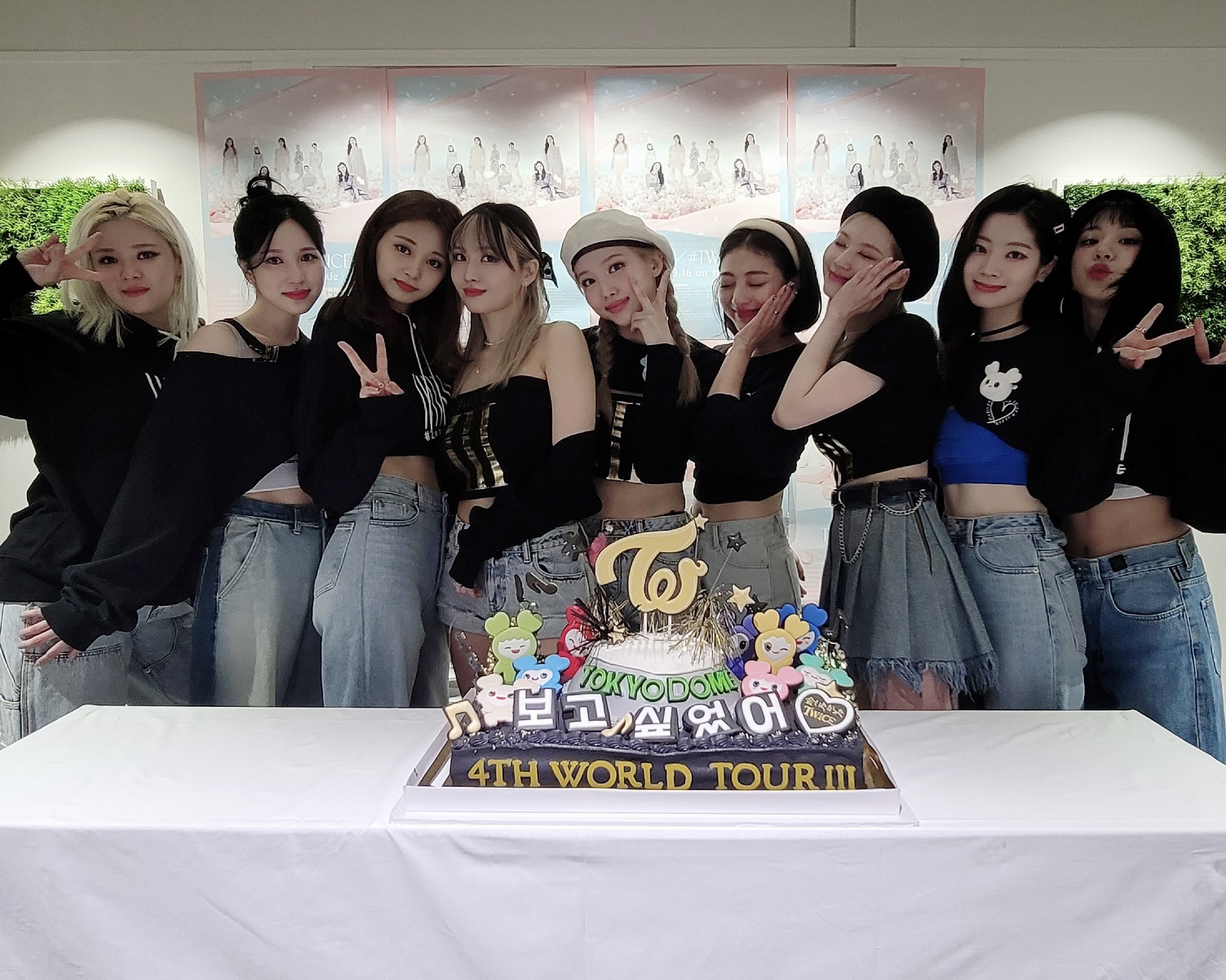 TWICE 4TH WORLD TOUR 'III' IN JAPAN パーカー Amazon.co.jp: [NABEN] TWICE パーカー 長袖 トップス 服 4TH