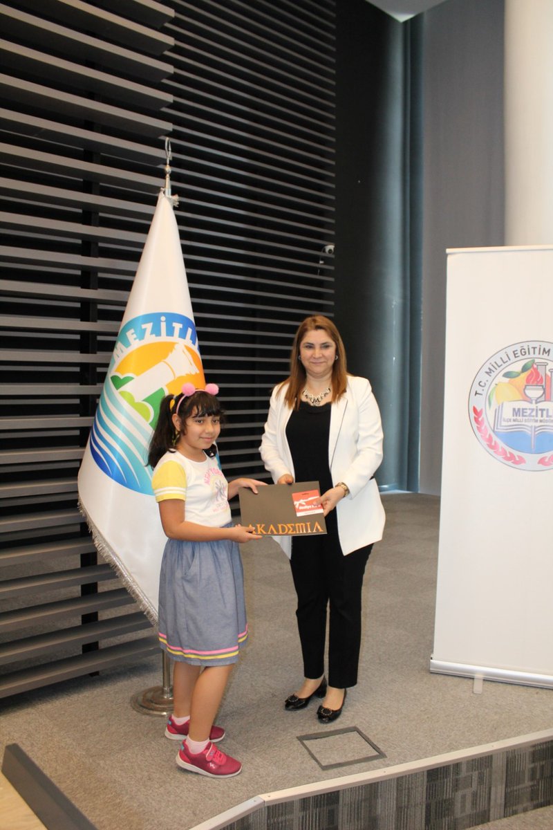 Sıfır Atık, Atık Ayrıştırımı ve Çevre Bilinci Öğrenciler Arası Öykü Ve Dijital Afiş Yarışması Projesi ödül töreni Mezitli Kaymakamı Sayın Ahmet ERDOĞDU, Mezitli Belediye Başkanı Neşet TARHAN ve Mezitli İlçe Milli Eğitim Müdürü Dursun KILIÇ'ın katılımıyla gerçekleştirildi.