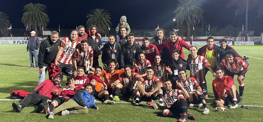 liga_florida's tweet photo. BUEN DÍA SEMIFINALISTAS

Hoy llueve pero ayer la noche estuvo hermosa ❤️⚪️💪🏻

#VamosAlbirroja #VamosFlorida https://t.co/lWmywp5aRU