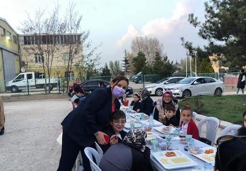26Nkollar's tweet photo. Akparti İl Başkanlığının düzenlediği  iftar programımına
Katılım sağlayan Sütlüce Çocuklarımız yarınlarımız ayrı bir güzel ayrı bir neşeliydi 

23 Nisan  ve Çocuk Bayramı vesilesiyle minik Çocuklarımız ve kıymetli aileleriyle iftar sofrasında https://t.co/N7P7cxWkCS