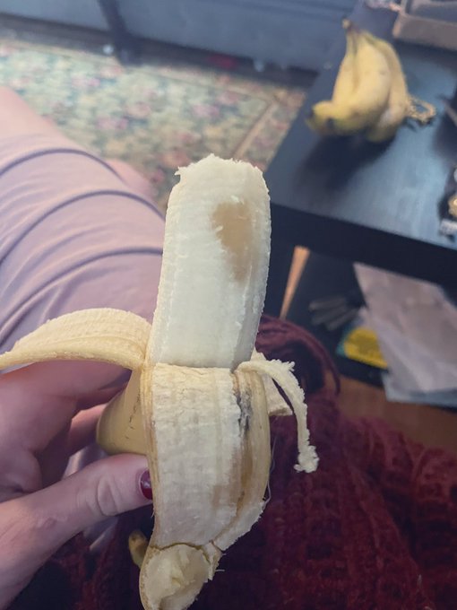I&rsquo;ve done some horrendous things but I still don&rsquo;t want to eat this part of the banana. https://t.co<a href="/tag/bts"class="tags"><span>#bts</span></a>
