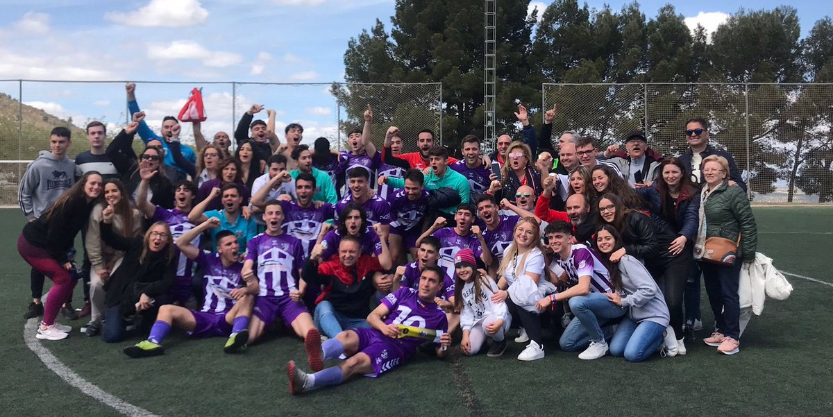 Sufrimos, reímos, lloramos, nos frustramos, nos volvimos a levantar... "Este partido ha sido como la vida misma", me dijeron. VOSOTROS, los jugadores, sois los artífices de esto. Así, de un plumazo, os habéis convertido en eternos para el club, y para este entrenador. Gracias.