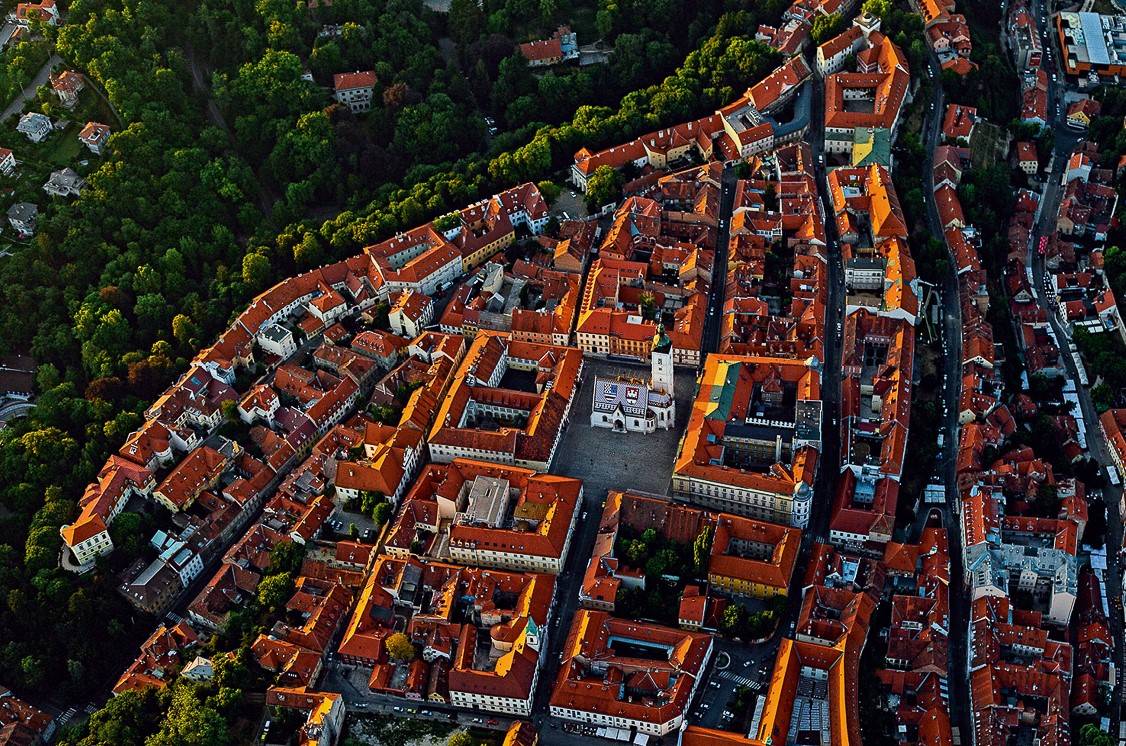Based_Croatia's tweet photo. Zagreb upper town from above 

🇭🇷 https://t.co/DCRxVe5E9C