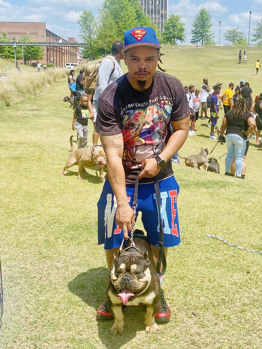 Blessfinesse1's tweet photo. Be the person your dogs think you are 🖤🐾🤍 
#dog
#dogsofinstagram 
#dogmom 
#doglover
#puppy 
#Ilovedogs
#love
#americanbullies 
#upsouthkennel 
#viral #alabamapowerbullyconnection https://t.co/TUXdiBXazZ